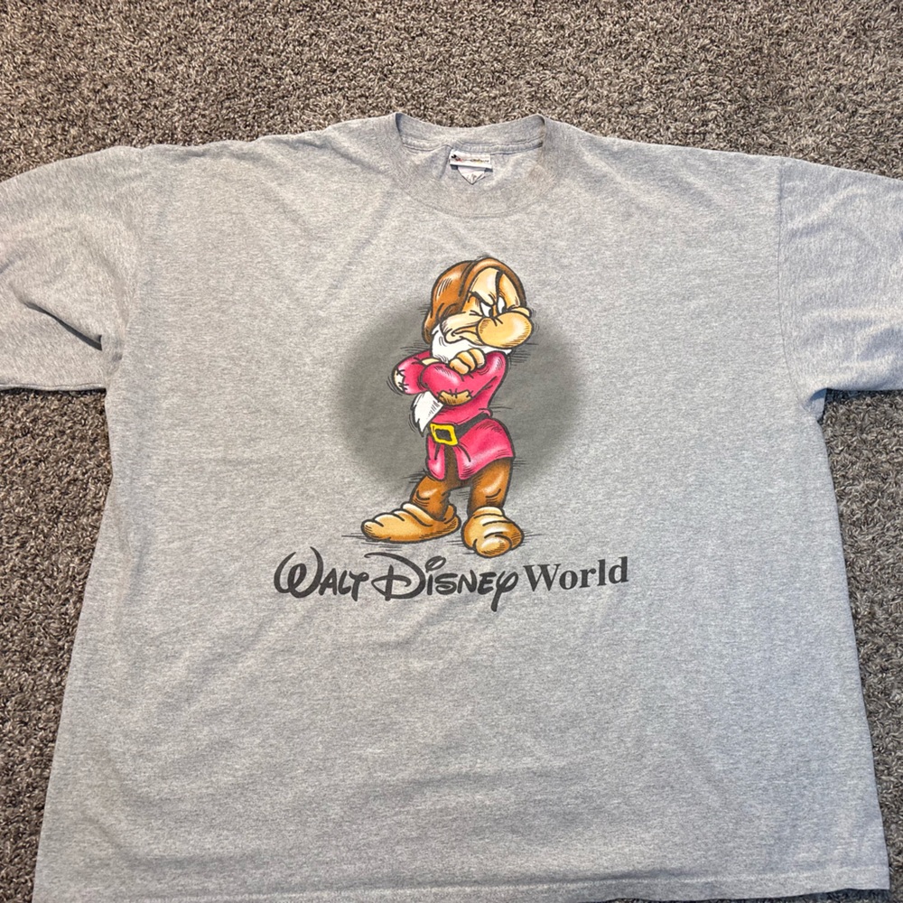 Disney  Unisex XXL Gray T-Shirt Snow white grumpy character
